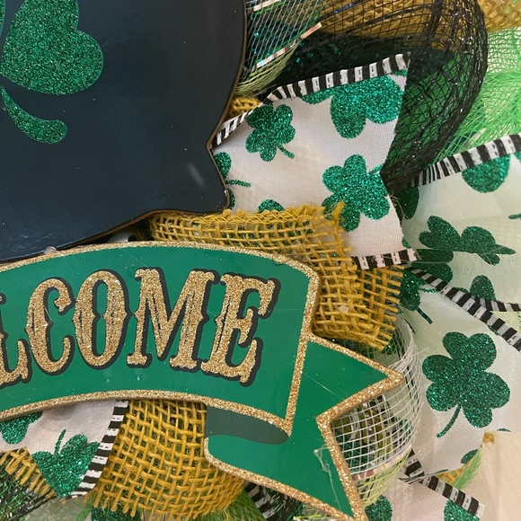 St. Patrick’s Day wreath “POT OF GOLD” Greens, black, golds. 18” very full! - Picture 5 of 8